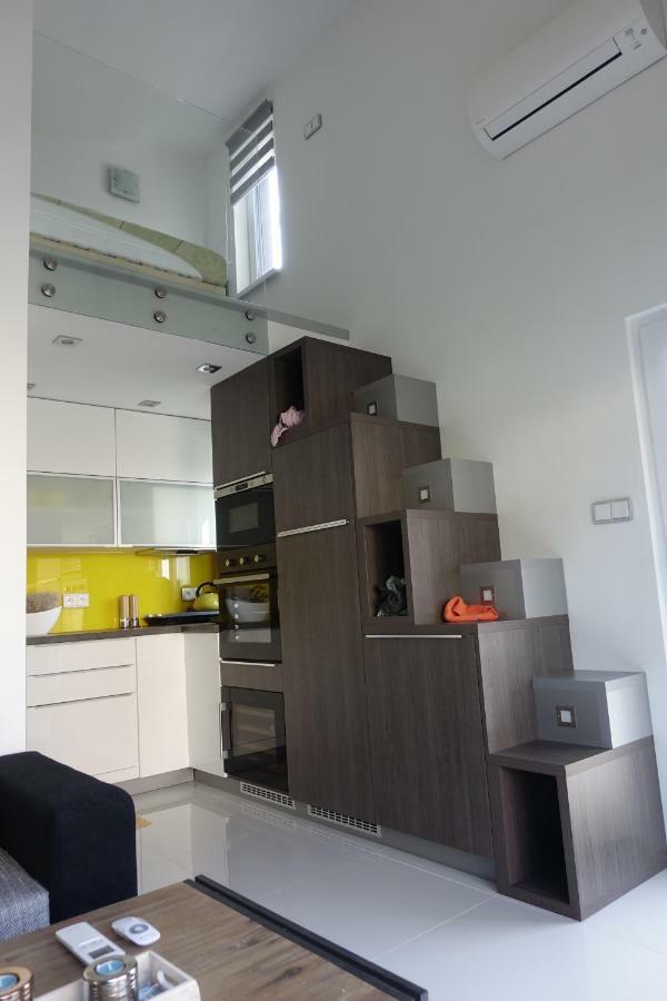 Appartement Tiny House With Private Pool à Janosikova Extérieur photo