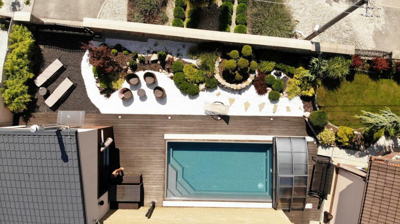 Appartement Tiny House With Private Pool à Janosikova Extérieur photo